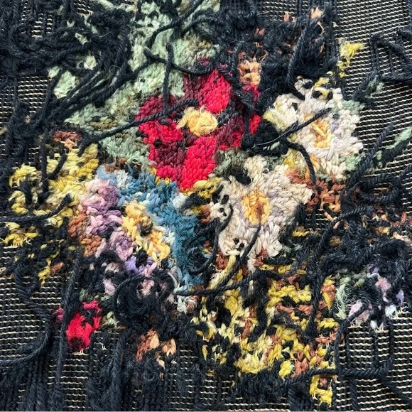 20”x18-1/2” Vintage Needlepoint Canvas. - Picture 6 of 10